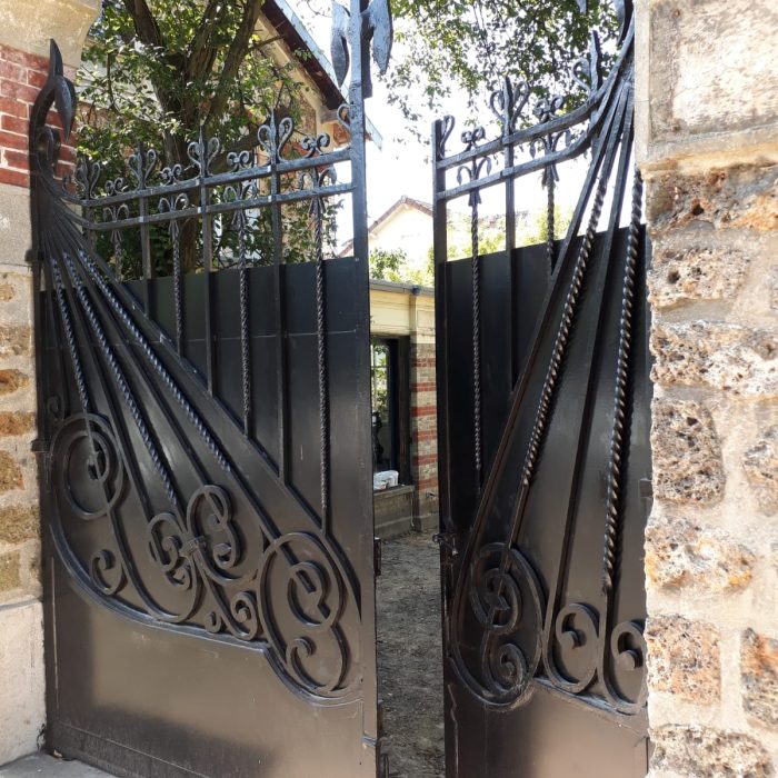 portail battant en acier